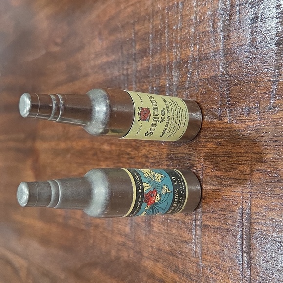 Vintage Seagrams Silver Bottle Accents Lighters - Picture 2 of 7